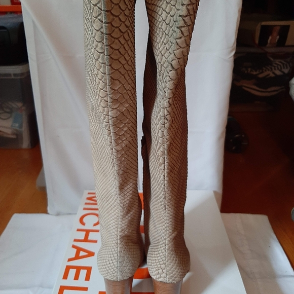 Michael Kors, size 10 leather boots, cream - Picture 4 of 7